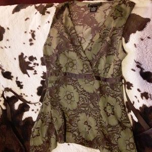 Super cute comfortable sleeveless shirt